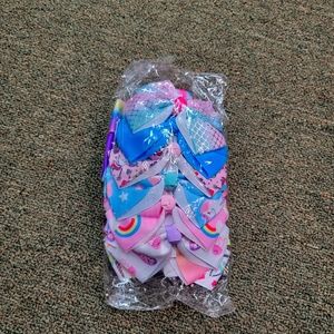 Girls hair bows, 18 count